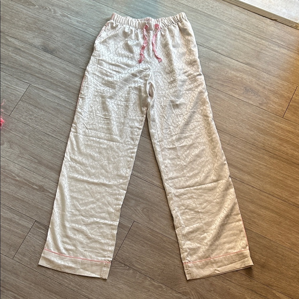 NWT Victoria’s Secret Cream and Pink Signature Pajama Set - Picture 10 of 13